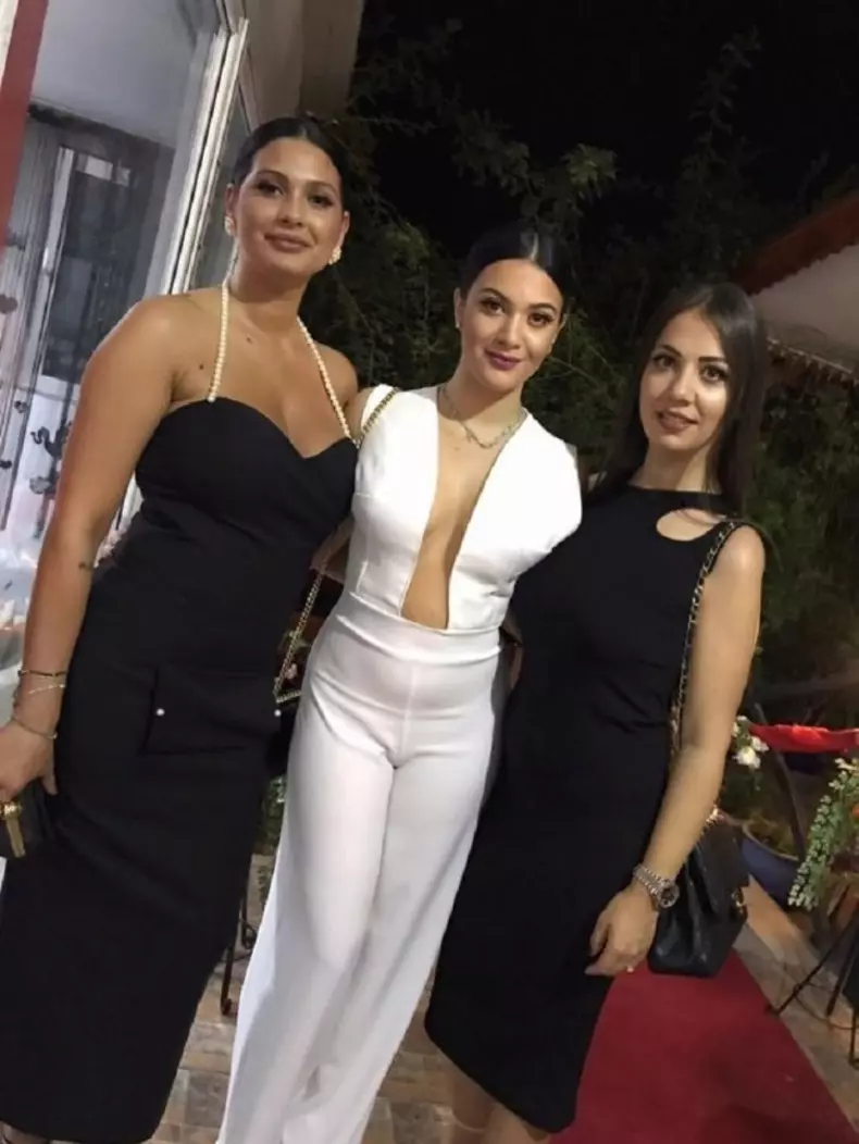 Betty Salam si iubita tatalui sau