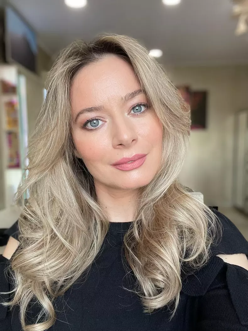 Laura Cosoi