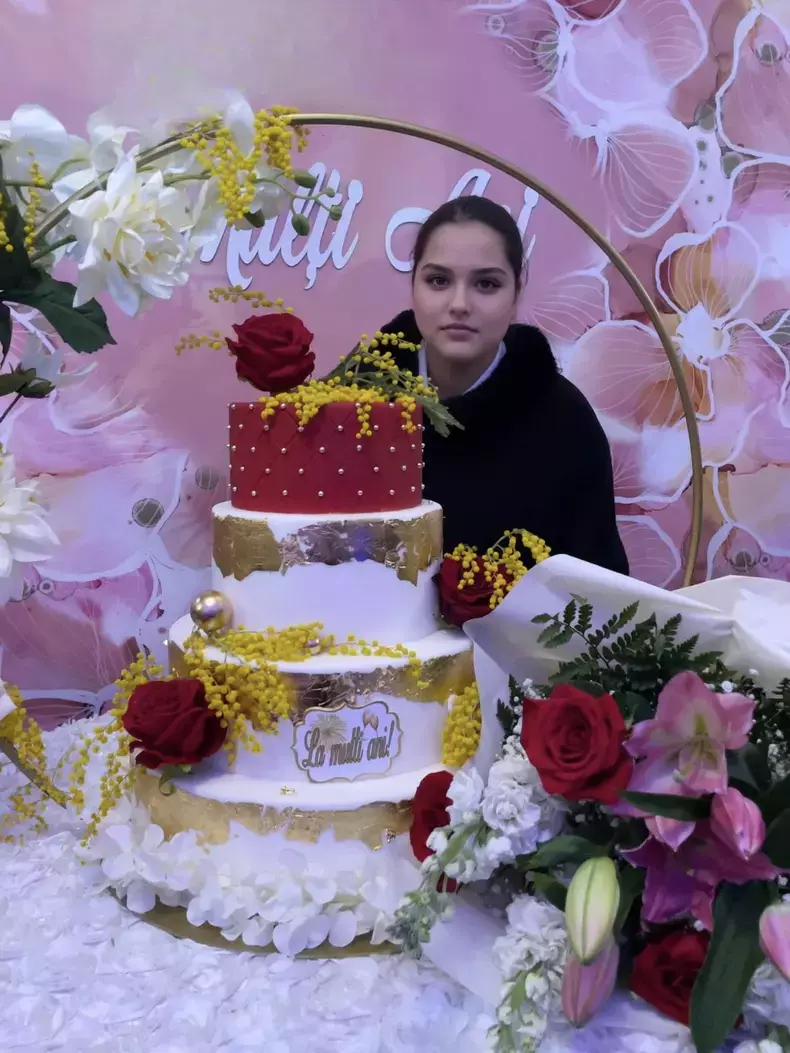 daria-si-tortul-aniversar