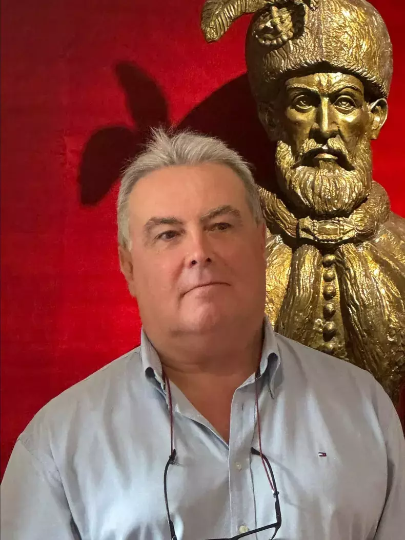 adrian-cioroianu-3