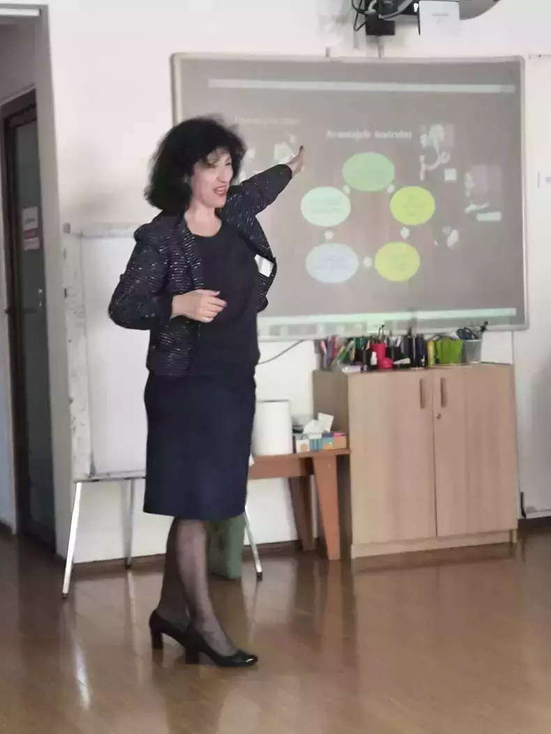 Mariana Dănescu, alias Lili Jurcă din serialul „La Bloc”2