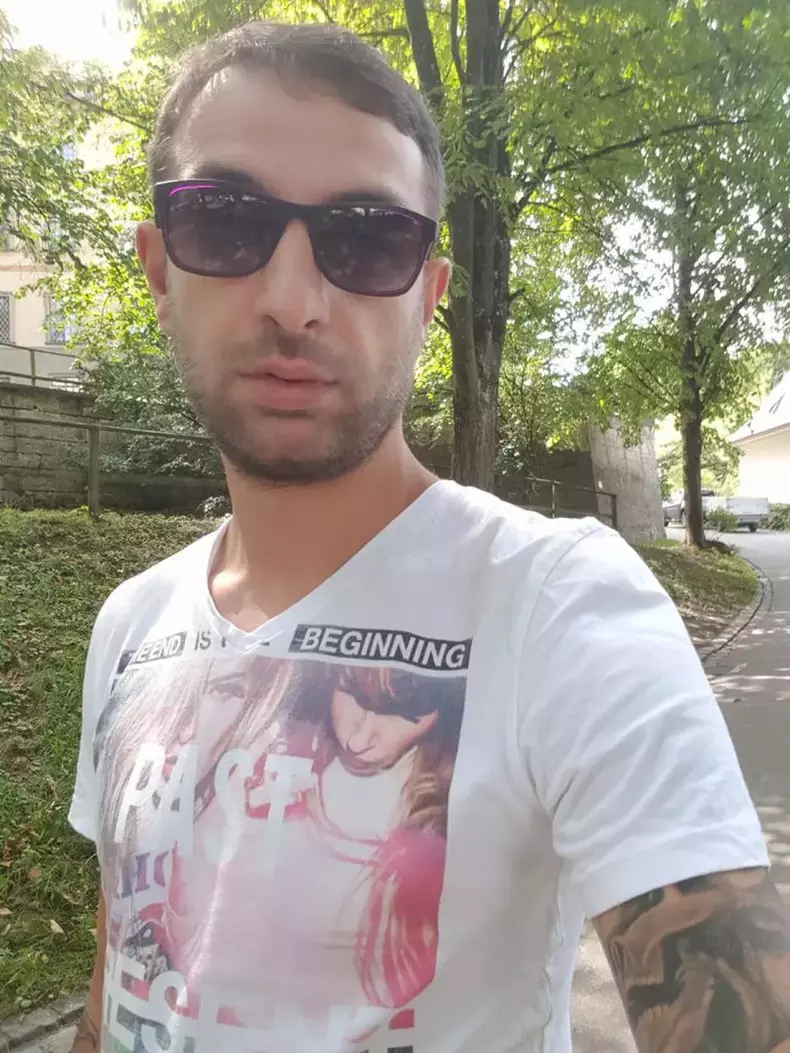 5--in-august-2017-florea-facea-un-selfie-imbracat-intr-un-tricou-pe-care-scria-the-end-is-the-beginning-768x1024