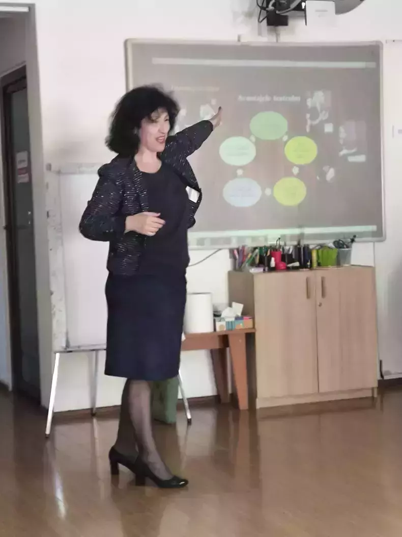 mariana-danescu-alias-lili-jurca-din-serialul-la-bloc2