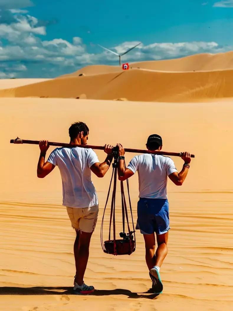emil-rengle-si-alejandro-in-desert