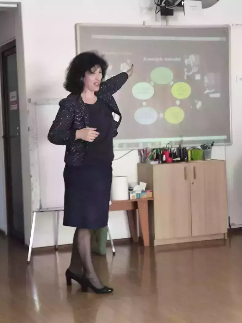 mariana-danescu-alias-lili-jurca-din-serialul-la-bloc2