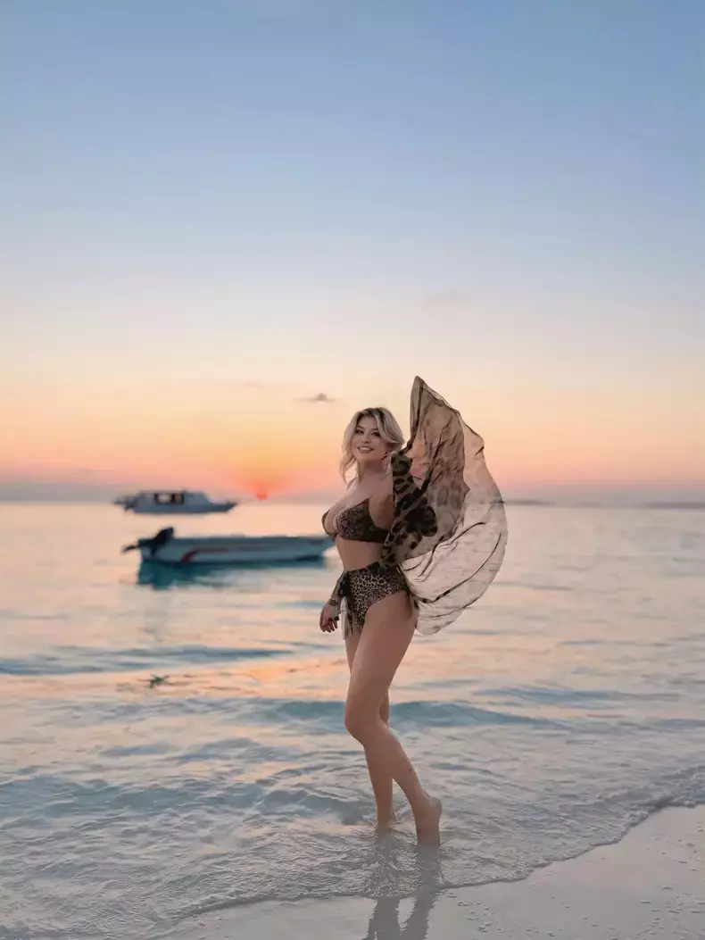 loredana-groza-costum-de-baie-2