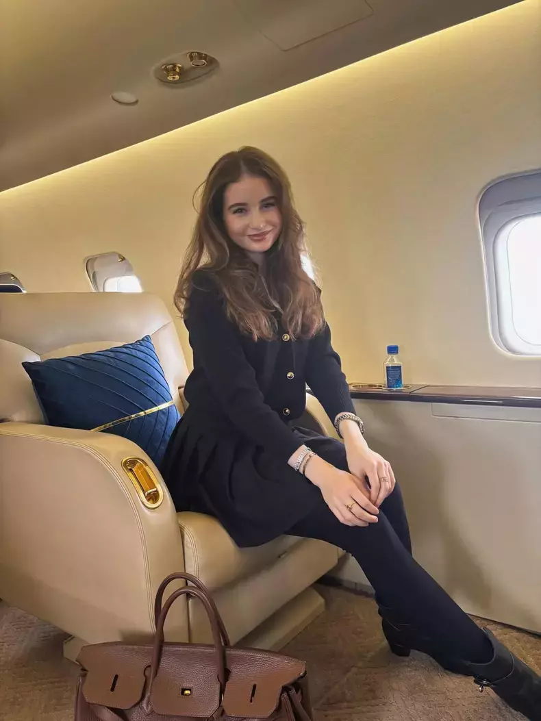 irina-columbeanu-in-avion-privat-1