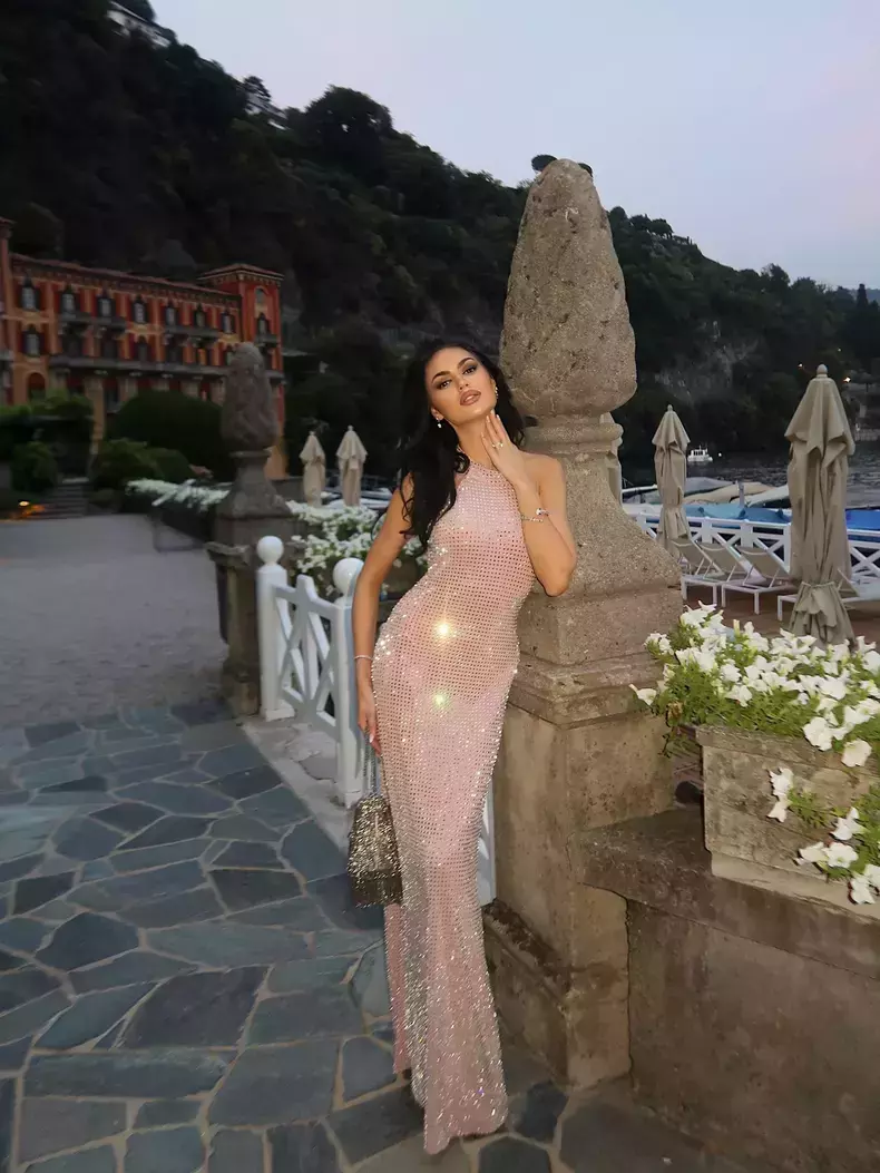 cristina-belciu-in-roz-scaled-1