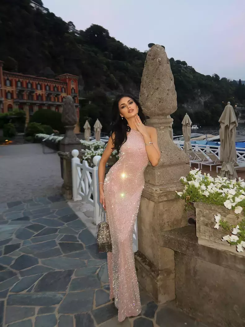cristina-belciu-in-roz-scaled