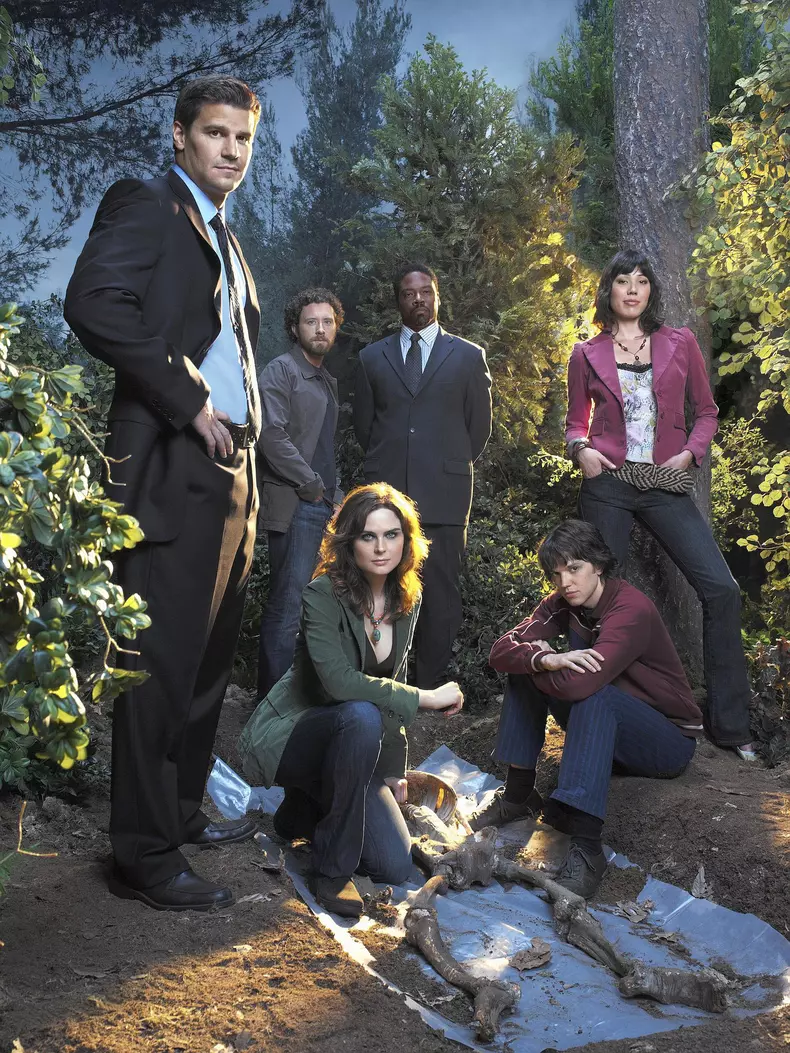 Cititorii-de-oase-_Bones-S1-AXN-1