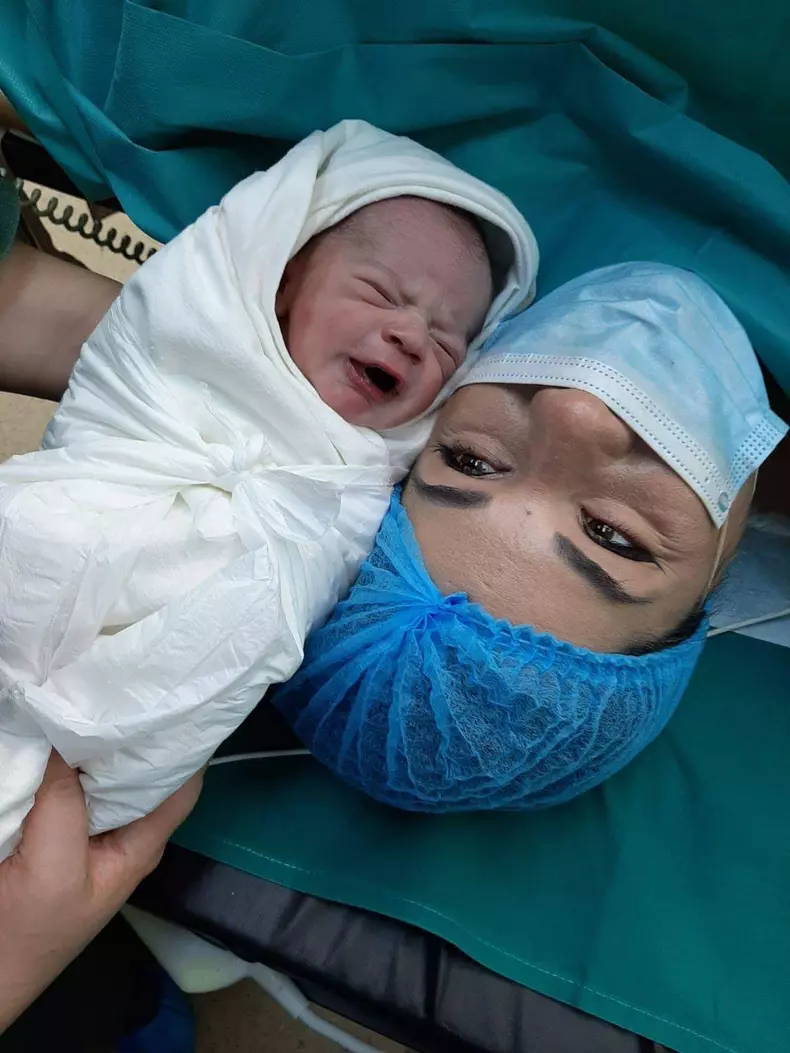 Oana Tache a născut primul ei copil, Petru Lucas, chiar de ziua MTV (3)