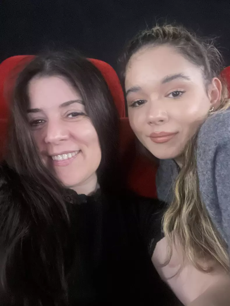 fosta-sotie-a-lui-razvan-simion-a-absolvit-facultatea-de-psihologie-7