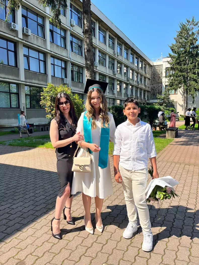 fosta-sotie-a-lui-razvan-simion-a-absolvit-facultatea-de-psihologie-8