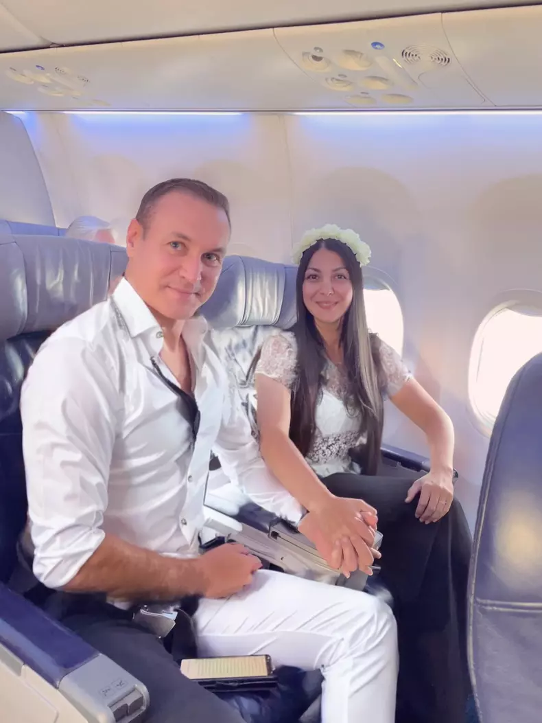 alin si medana in avion