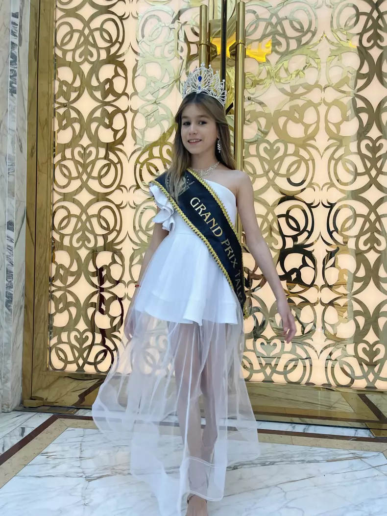 alexandra-mazare-modelling
