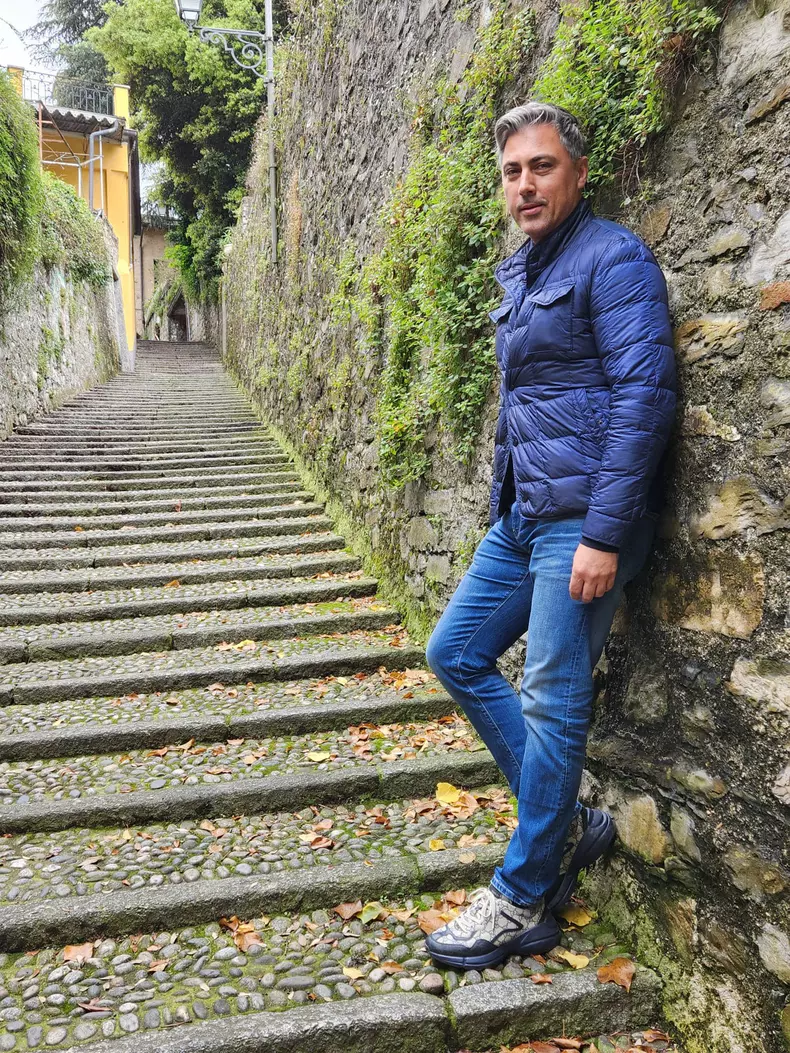 alexandru ciucu in albastru