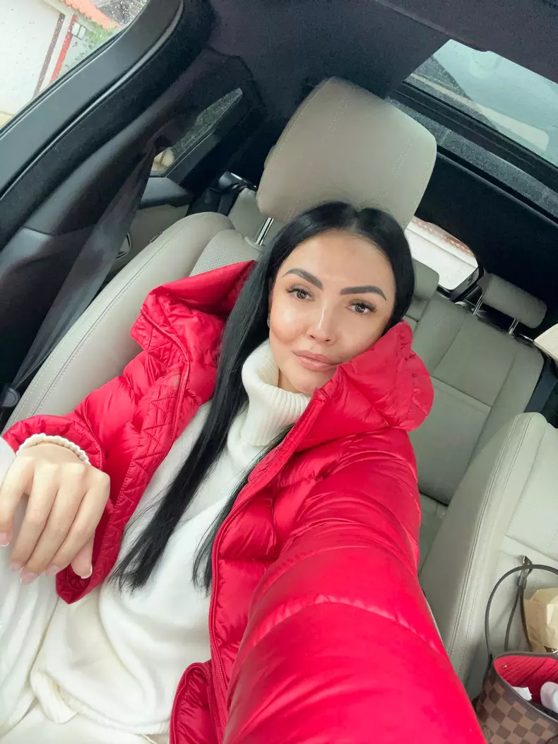 andreea mantea in masina