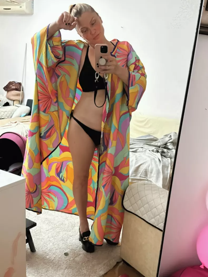 cristina cioran in costum de baie