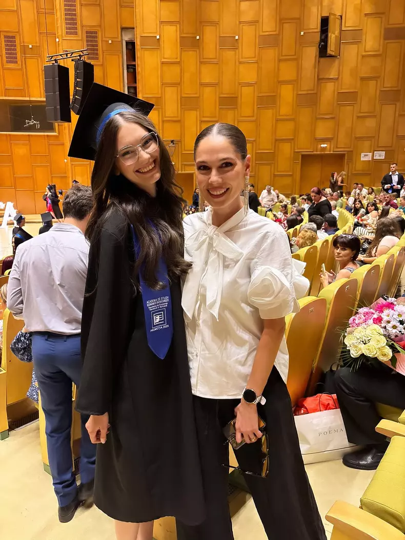 Irina Fodor și sora ei, Teodora Stan