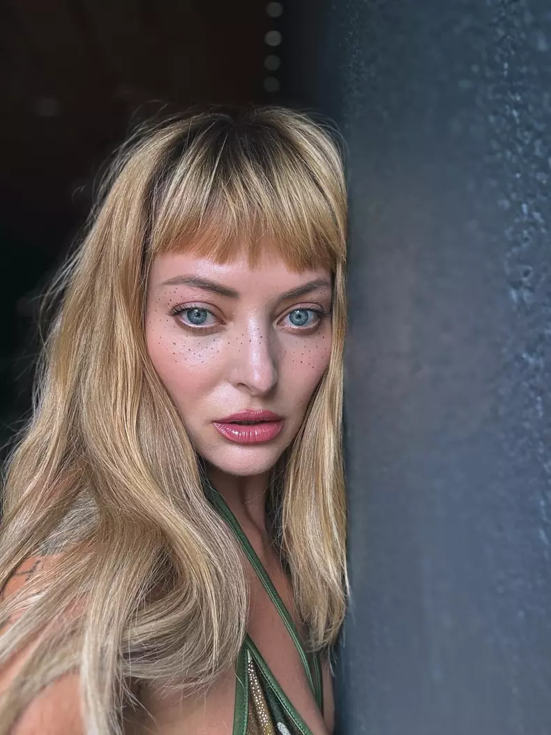 Delia în bikini (1)