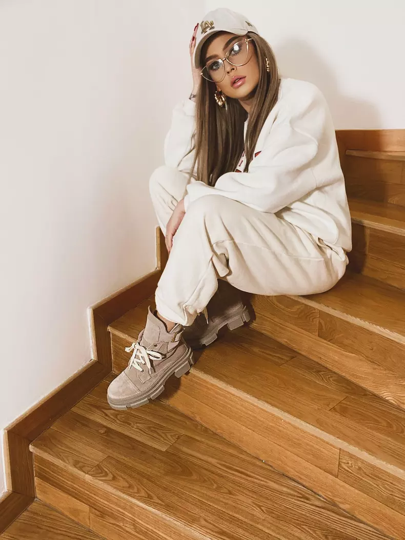 misha cu sapca