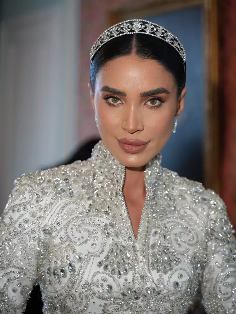 adelina pestritu cu tiara