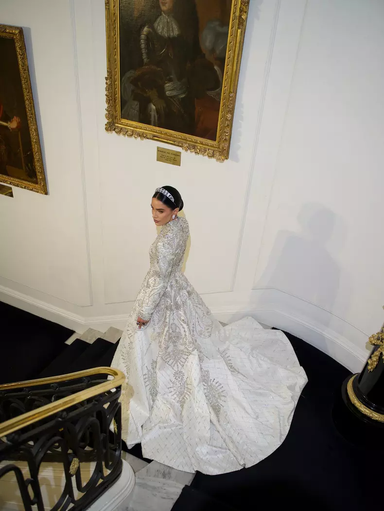 adelina pestritu pe scari