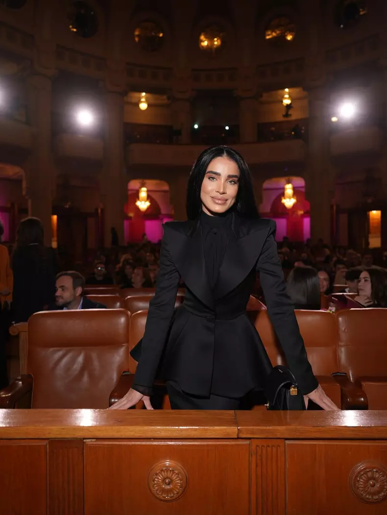 adelina pestritu la palatul parlamentului