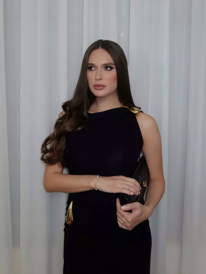 elena hagi tinuta de mii de euro