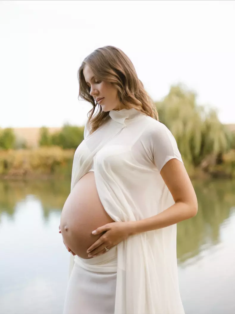 Emily Burghelea însărcinată cu al treilea copil (2)