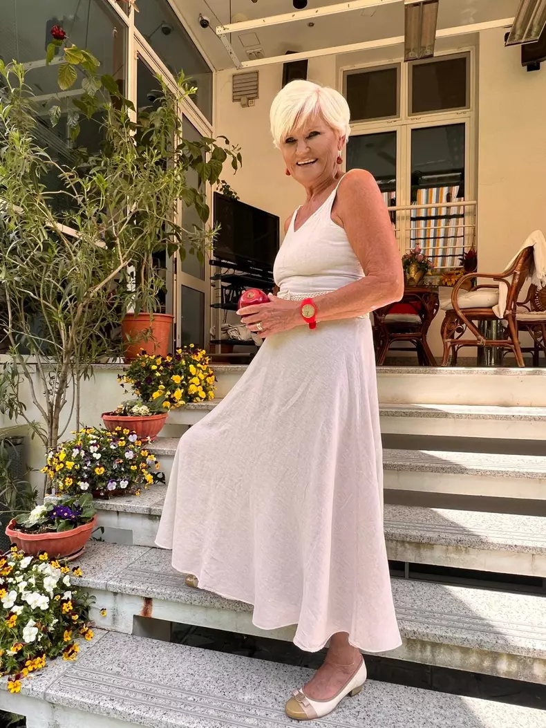 monica tatoiu in alb