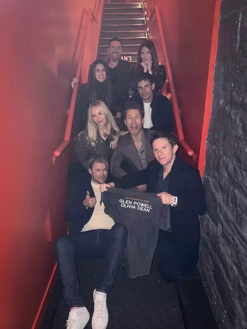 Glen Powell și Michelle Randolph