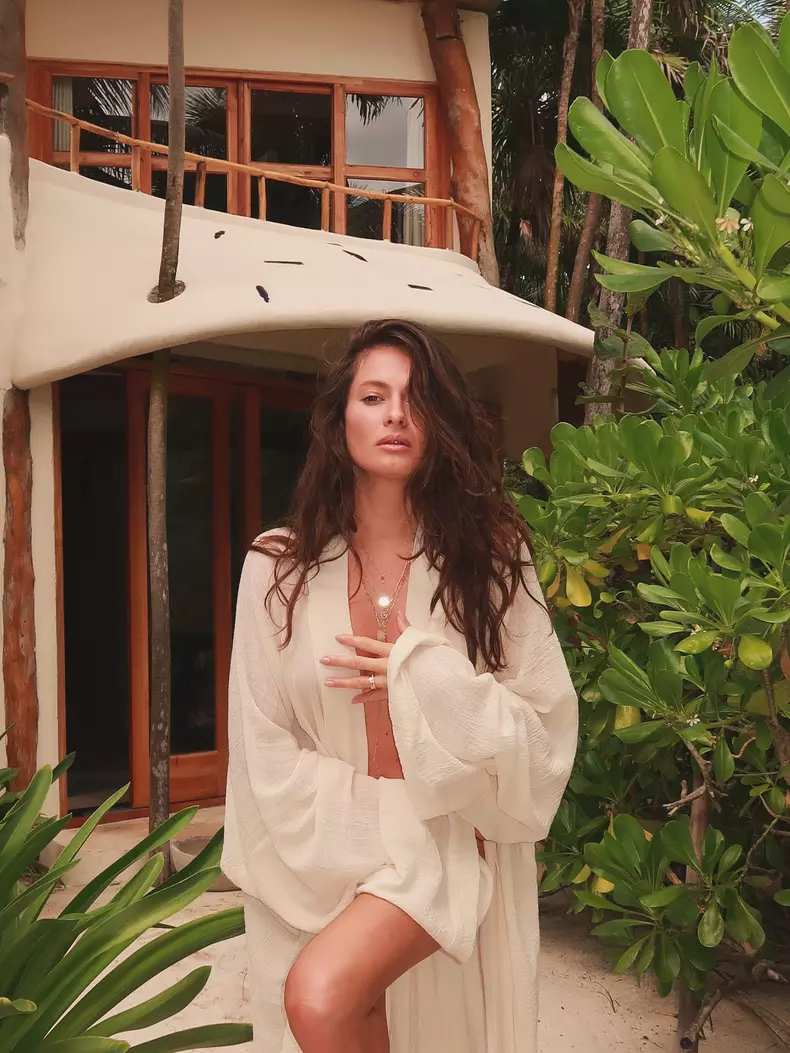 Raluka în vacanță în Mexic, cu verigheta pe deget