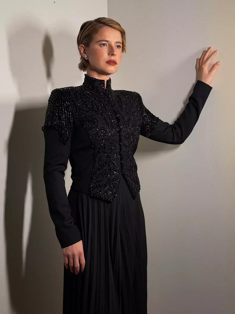 Jessie Buckley tuft bob (4)