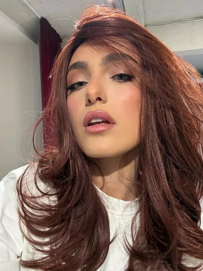 Alexia Eram roșcată (2)