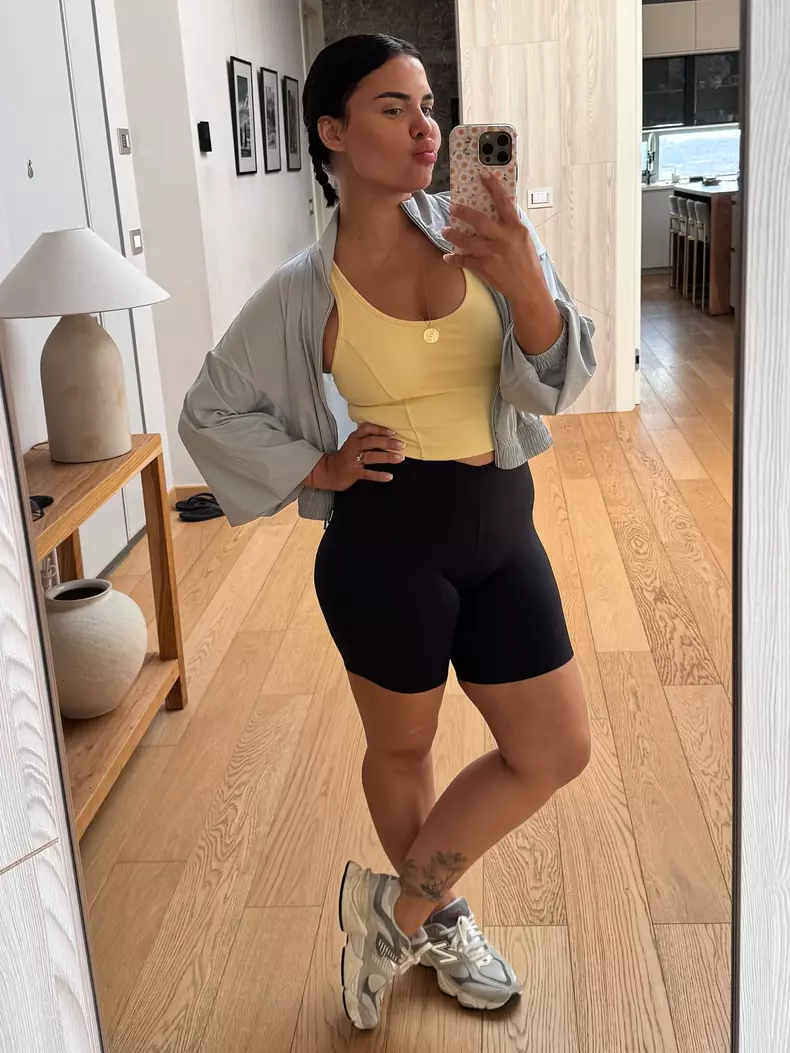 andreea popescu in costum sport