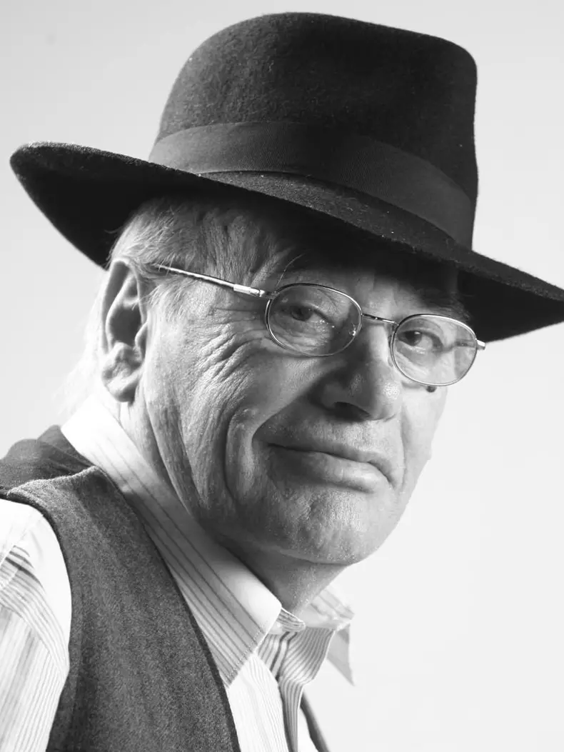 vasile groza cu ochelari