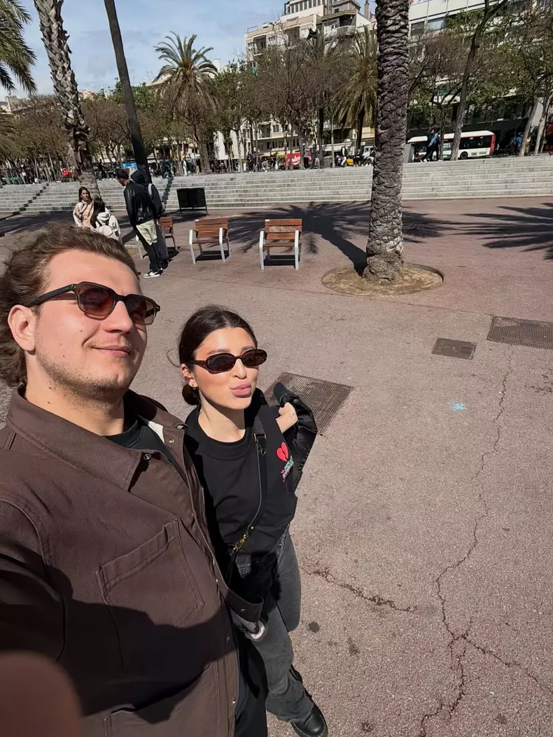 alex militaru cu iubita in barcelona