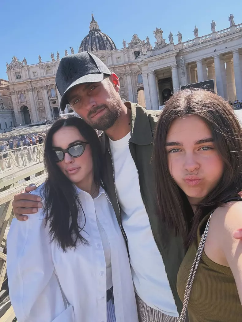 gabi tamas cu familia la roma