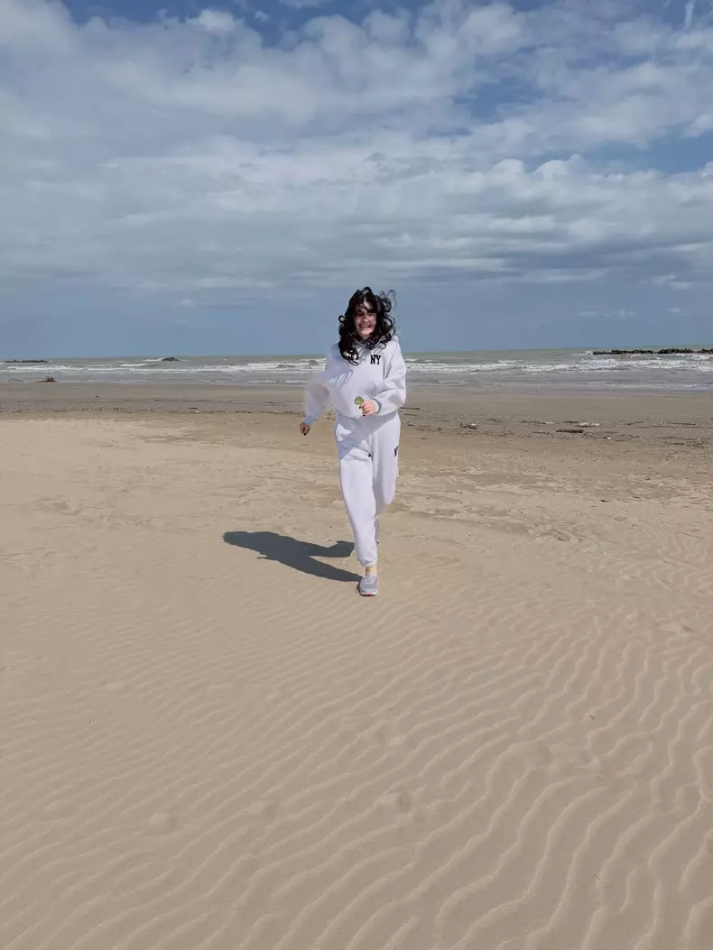 gabriela cristea pe plaja