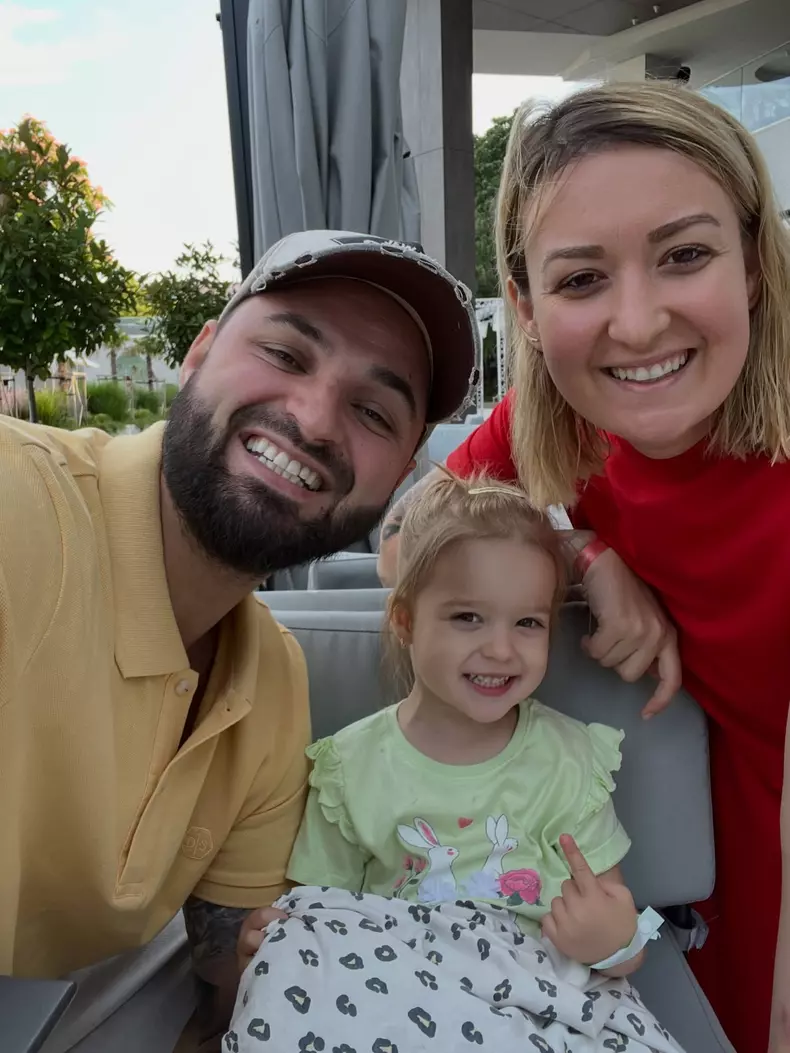 Roxana Blenche, Cătălin Bucur și fiica lor, Olivia (1)