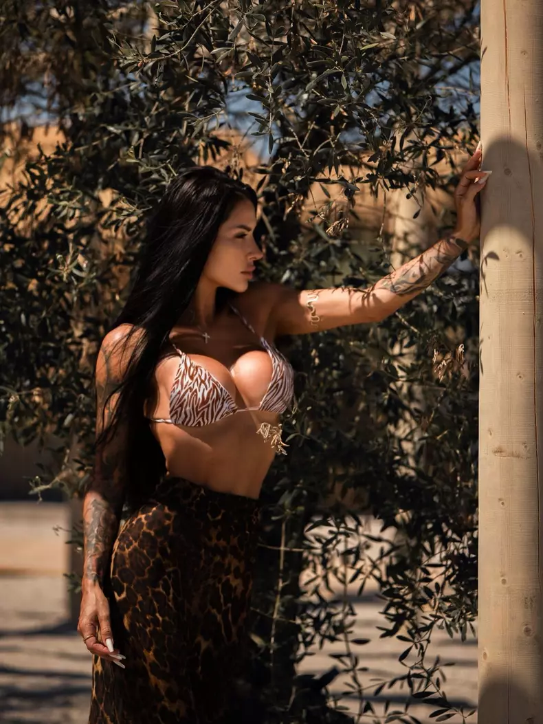 alina oprea in costum de baie