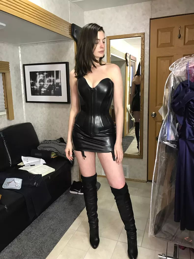 Anne Hathaway (5)