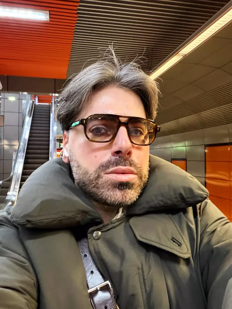 maurice munteanu selfie