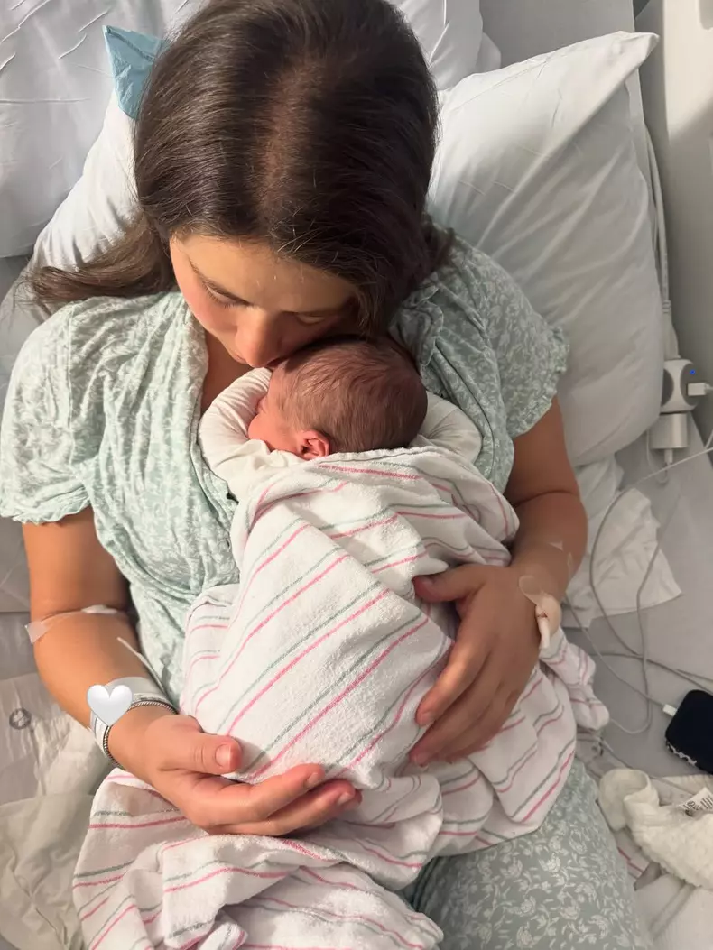 sarah mollica cu bebe