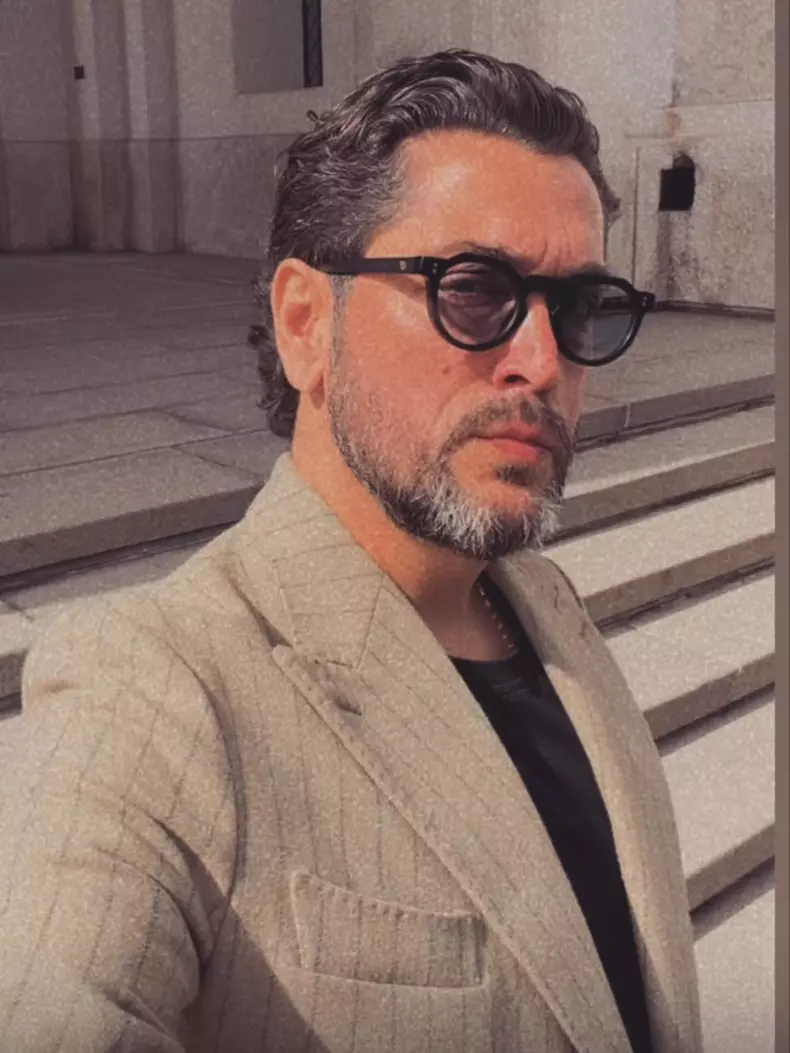 cezar ouatu selfie