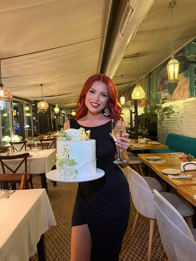 Elena Gheorghe aniversare 41 de ani