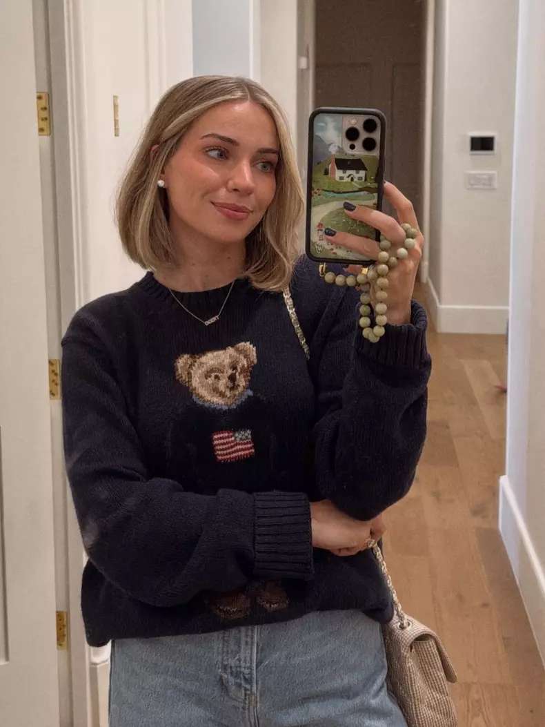 emilie kiser in negru