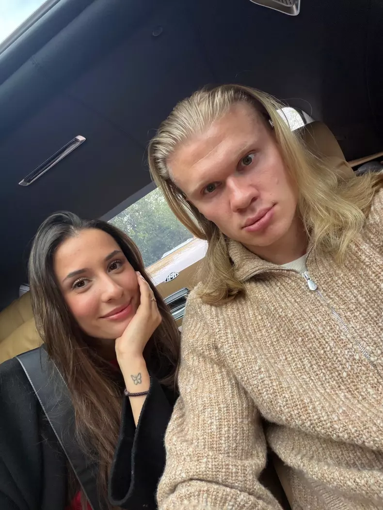 Erling Haaland și Isabel Haugseng Johansen