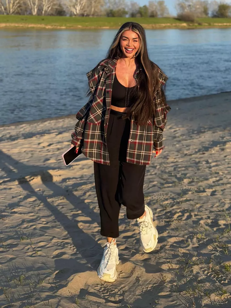 roxana serbanescu pe nisip